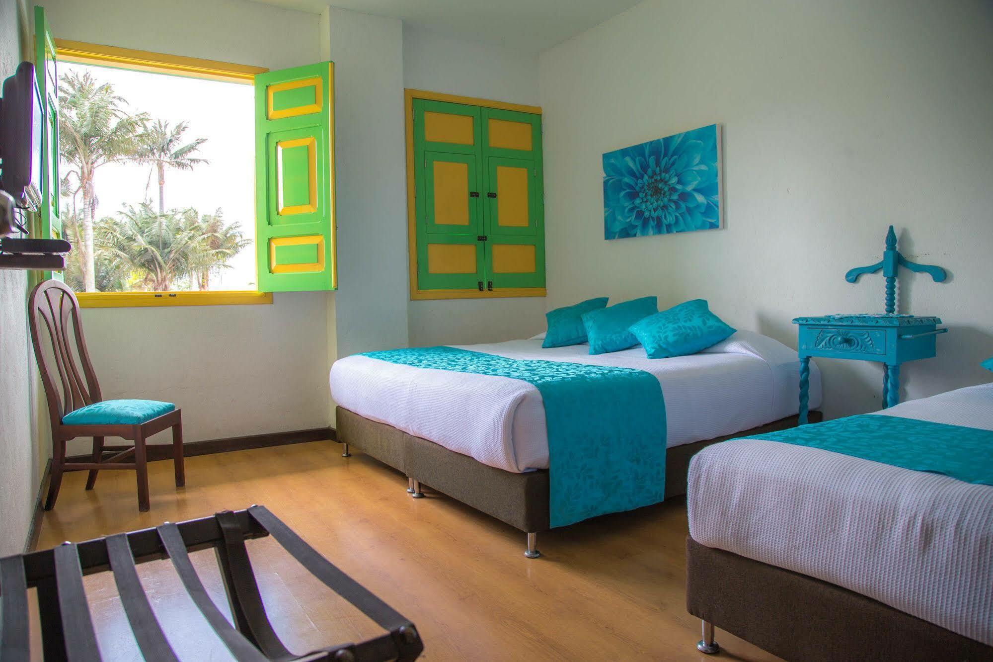 La De La Plaza Hotel Salento