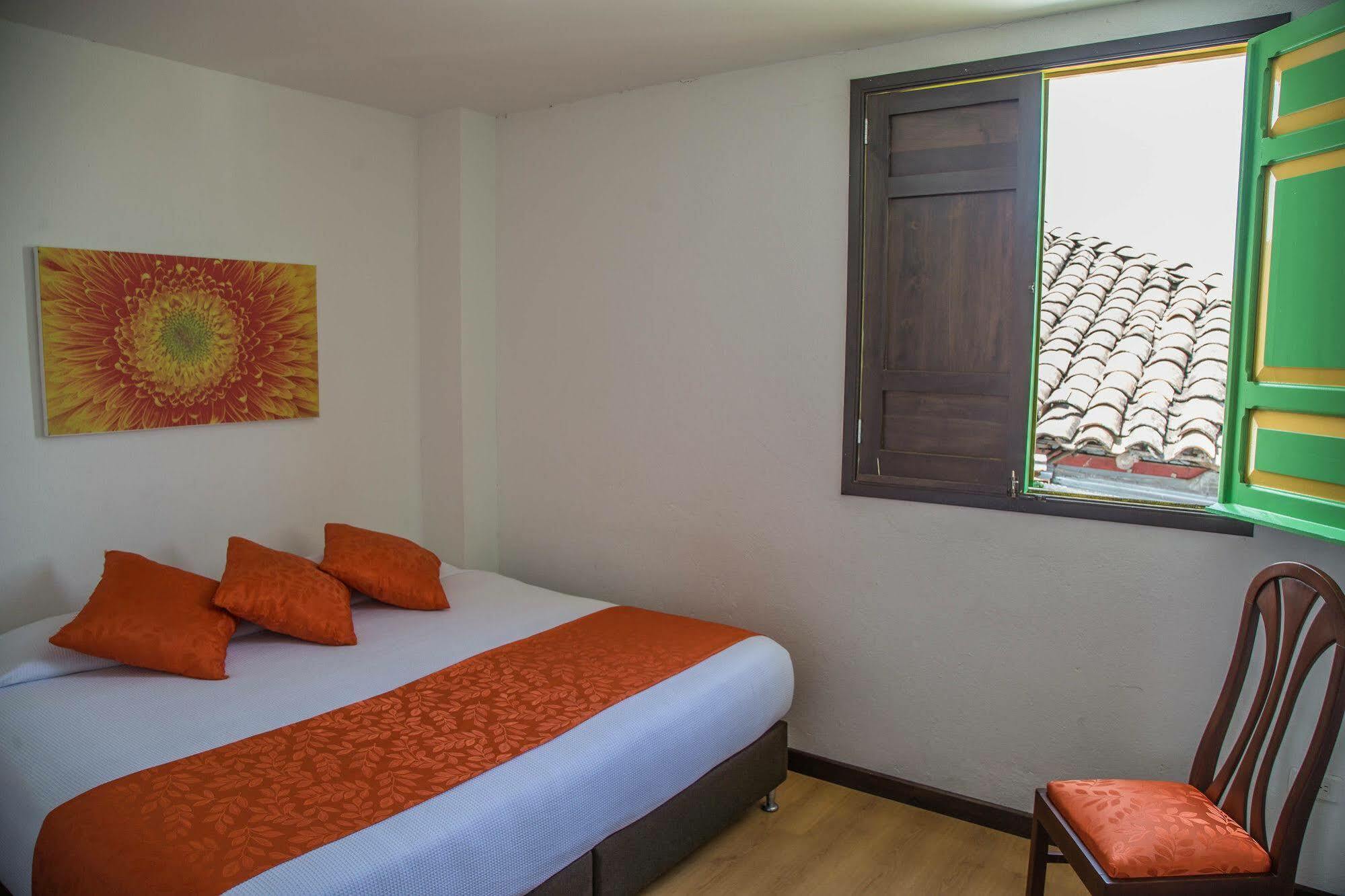 La De La Plaza Hotel 4*